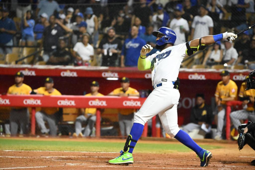 Grand slam de Mel Rojas Jr. impulsa al Licey a una victoria decisiva ante las Águilas