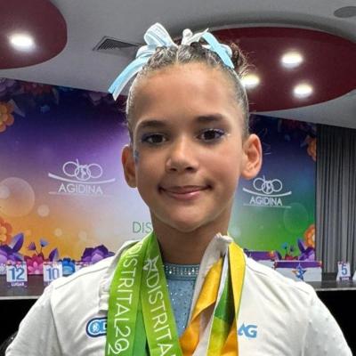 La juvenil gimnasta Coral Caamaño conquista 5 medallas de oro en el Nacional de Gimnasia nivel 6