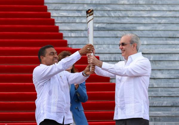 Luis Abinader da inicio a la ruta de la antorcha rumbo a Santo Domingo 2026