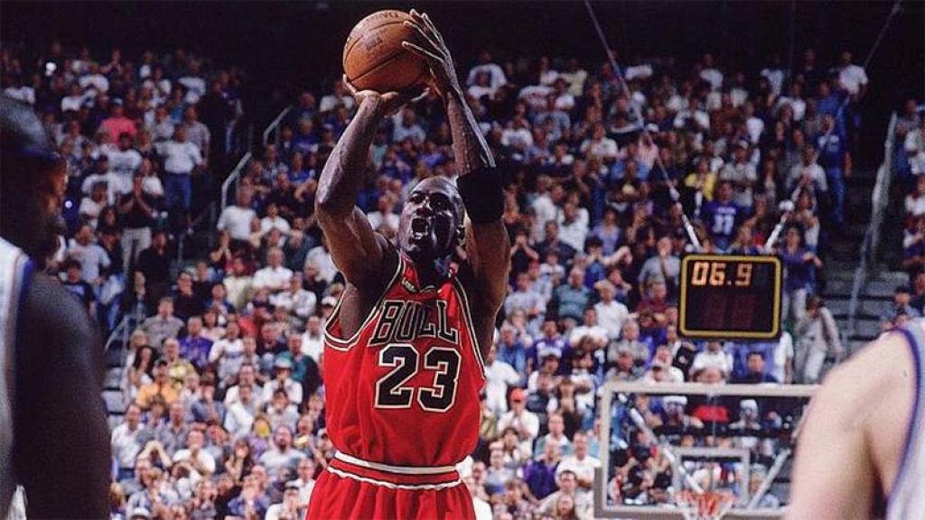 Otra reliquia de Michael Jordan rompe récord: una camiseta alcanza los 14 millones de dólares