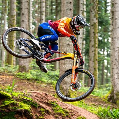 Downhill: adrenalina a toda velocidad en el ciclismo de montaña