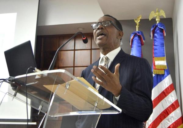 Heriberto Morrison invita a adentrarse en los caminos del deporte y la literatura en una conferencia abierta