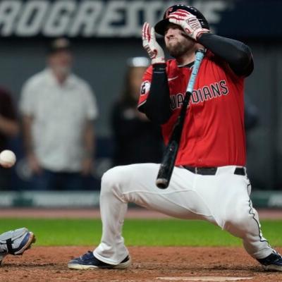 David Fry sufrirá baja de 6 a 8 semanas: presenta fracturas faciales tras el pelotazo