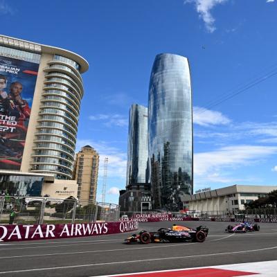 GP de Azerbaiyán: Verstappen impone su ley en Bakú, Piastri abandona, Sainz logra un meritorio 3er puesto
