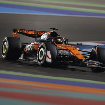 Verstappen triunfa en la noche de Lusail: victoria del piloto de Red Bull para un final de infarto