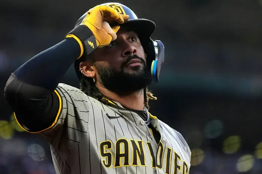 ¡Con talento dominicano! Tatis la quita del cielo, Peralta blinda el bullpen y Laureano impulsa: Padres 8-1 Giants