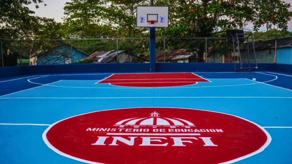 INEFI entrega 48 canchas remozadas en todo el país en solo dos meses