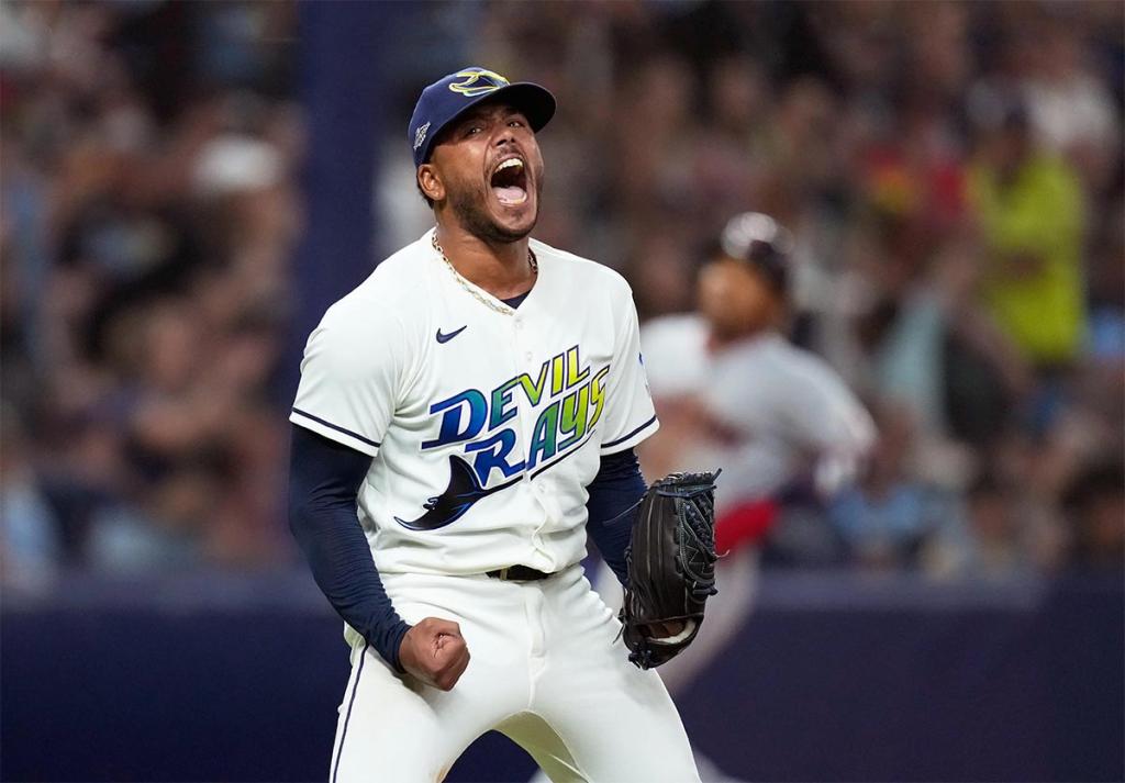 Freddy Peralta, intratable en la lomita: Tampa Bay empata la Serie de Campeonato ante Cleveland