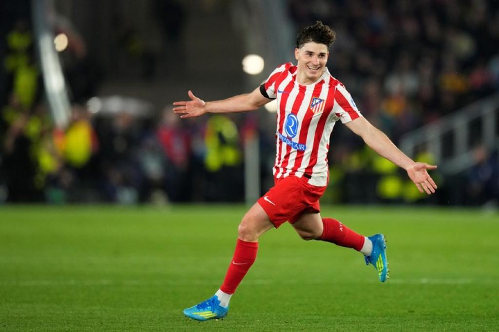 Barcelona busca un plan B: el Atlético se planta por Julián Álvarez y suenan otros nombres
