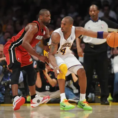 Los 'Grinch' de Kobe Bryant salen a subasta por 10 millones de dólares