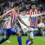 El Real Madrid se impone en un derbi trepidante y mantiene sus aspiraciones al título