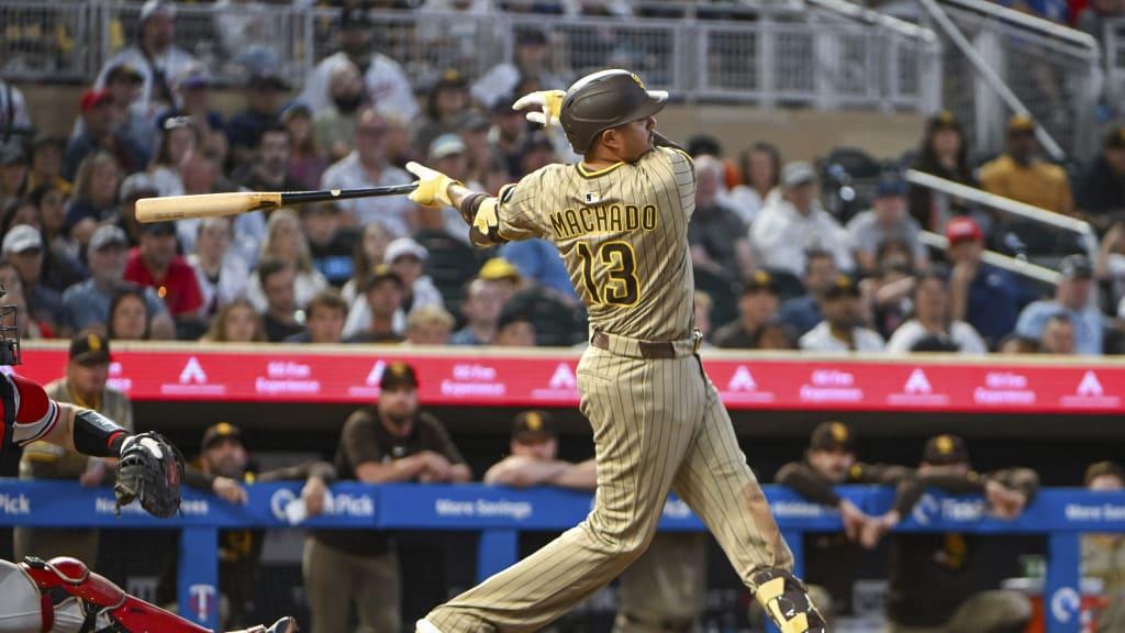Manny Machado llega a 1,000 hits con los Padres y enciende la ofensiva en la victoria 12-3 sobre los Twins
