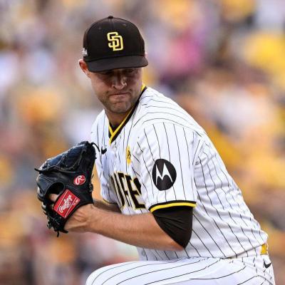 Los Padres golpean primero: blanquean 8-0 a los Cubs con una noche estelar de King, Tatis y Machado