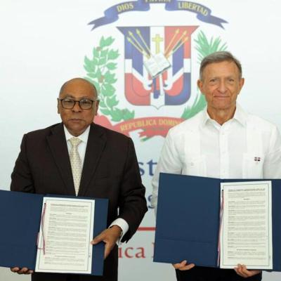 MIREX y la Liga Dominicana de Fútbol suscriben acuerdo para agilizar expedición de visas a deportistas extranjeros