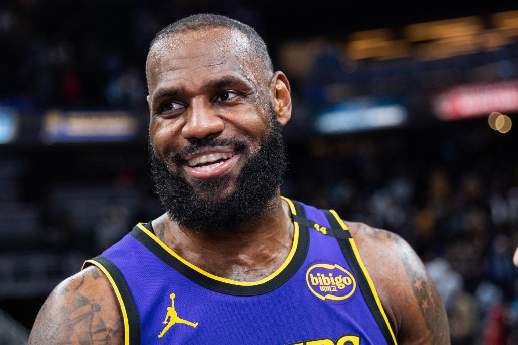 LeBron James se queda en los Lakers: estabilidad en medio del caos