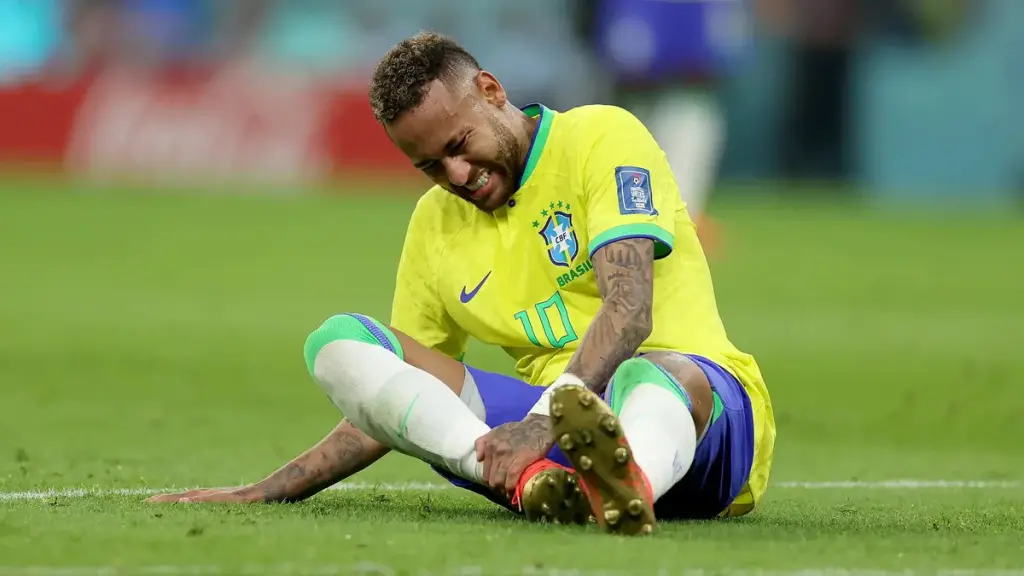 Neymar enciende las alarmas de Brasil a dos semanas del Mundial