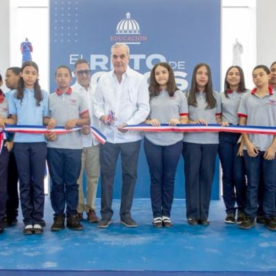 Presidente Luis Abinader entrega techado deportivo en Rancho Arriba