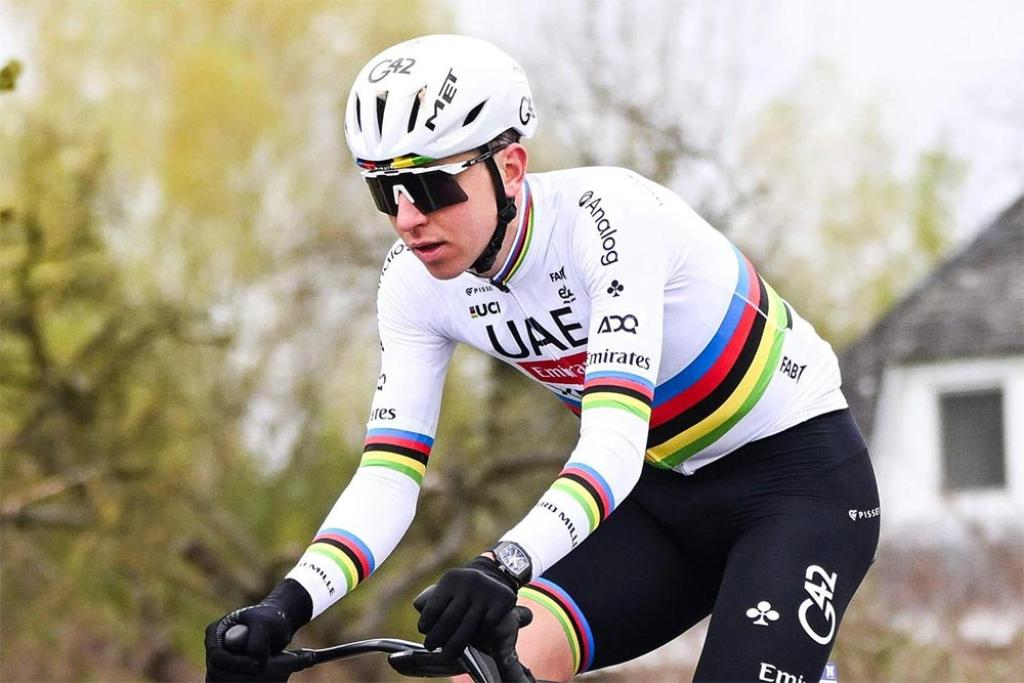 Tadej Pogačar pasa con éxito por el quirófano en Barcelona tras su dura caída en La Vuelta