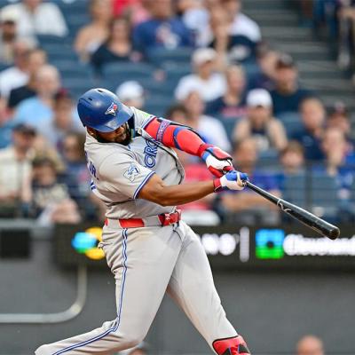 Vladimir Guerrero Jr. y Dylan Cease silencian las gradas en Cleveland en paliza histórica de los Blue Jays