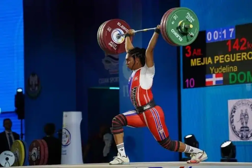 Yudelina Mejía conquista oro mundial en la modalidad de arrancada, categoría 86 kg